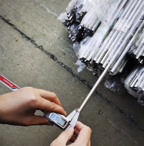 के बारे में नवीनतम कंपनी समाचार 201 और ASTM 304/316L निर्बाध स्टेनलेस स्टील पाइप के साथ औद्योगिक संभावनाओं का विस्तार